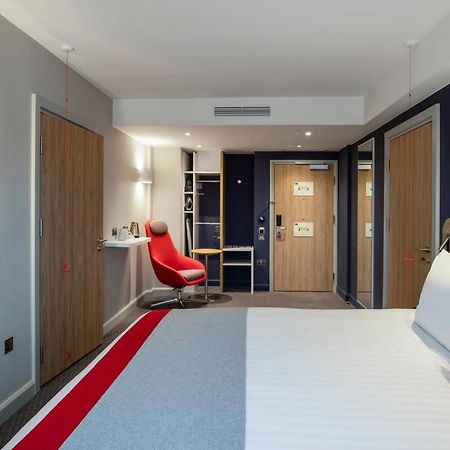 Holiday Inn Express Cambridge West - Cambourne By Ihg Zewnętrze zdjęcie
