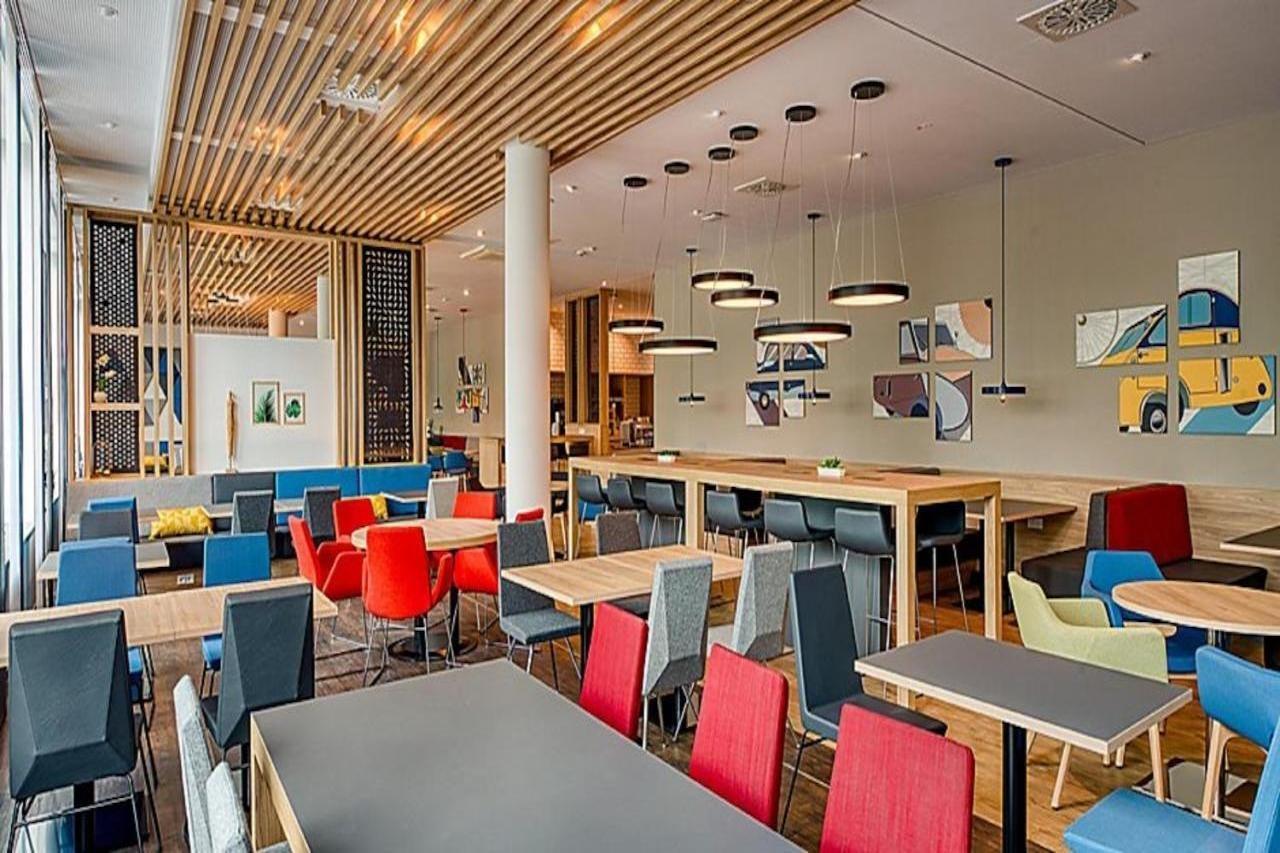 Holiday Inn Express Cambridge West - Cambourne By Ihg Zewnętrze zdjęcie