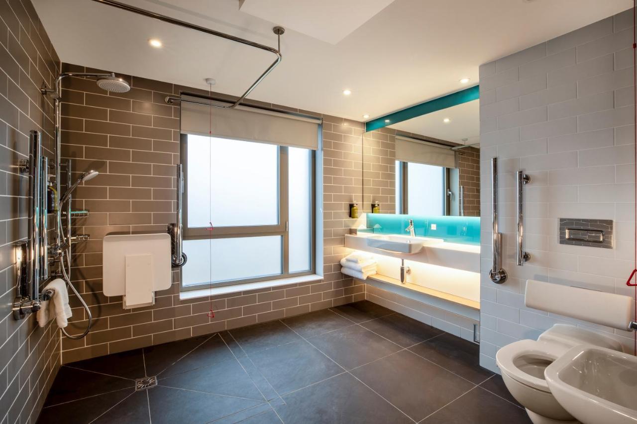 Holiday Inn Express Cambridge West - Cambourne By Ihg Zewnętrze zdjęcie