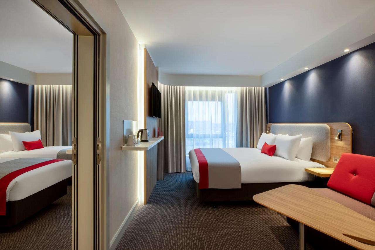 Holiday Inn Express Cambridge West - Cambourne By Ihg Zewnętrze zdjęcie