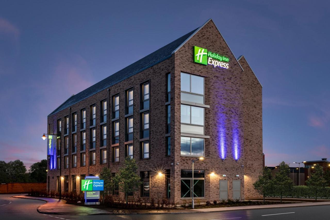 Holiday Inn Express Cambridge West - Cambourne By Ihg Zewnętrze zdjęcie