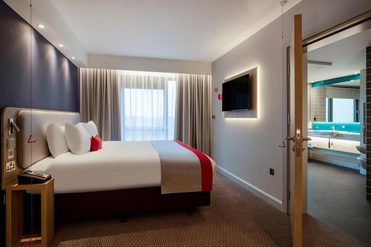 Holiday Inn Express Cambridge West - Cambourne By Ihg Zewnętrze zdjęcie