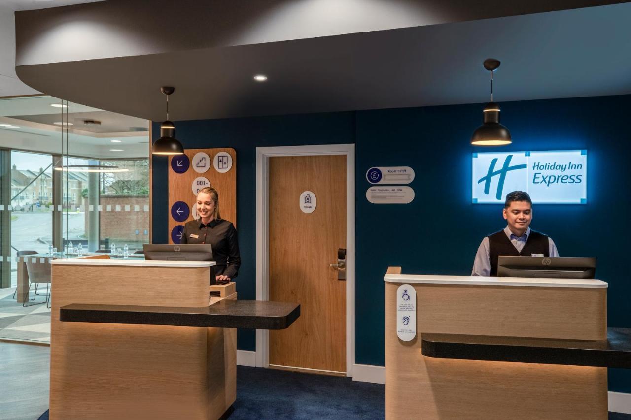 Holiday Inn Express Cambridge West - Cambourne By Ihg Zewnętrze zdjęcie