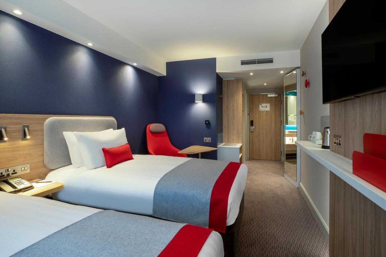 Holiday Inn Express Cambridge West - Cambourne By Ihg Zewnętrze zdjęcie