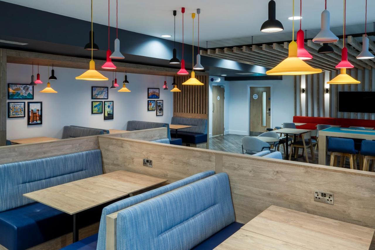 Holiday Inn Express Cambridge West - Cambourne By Ihg Zewnętrze zdjęcie
