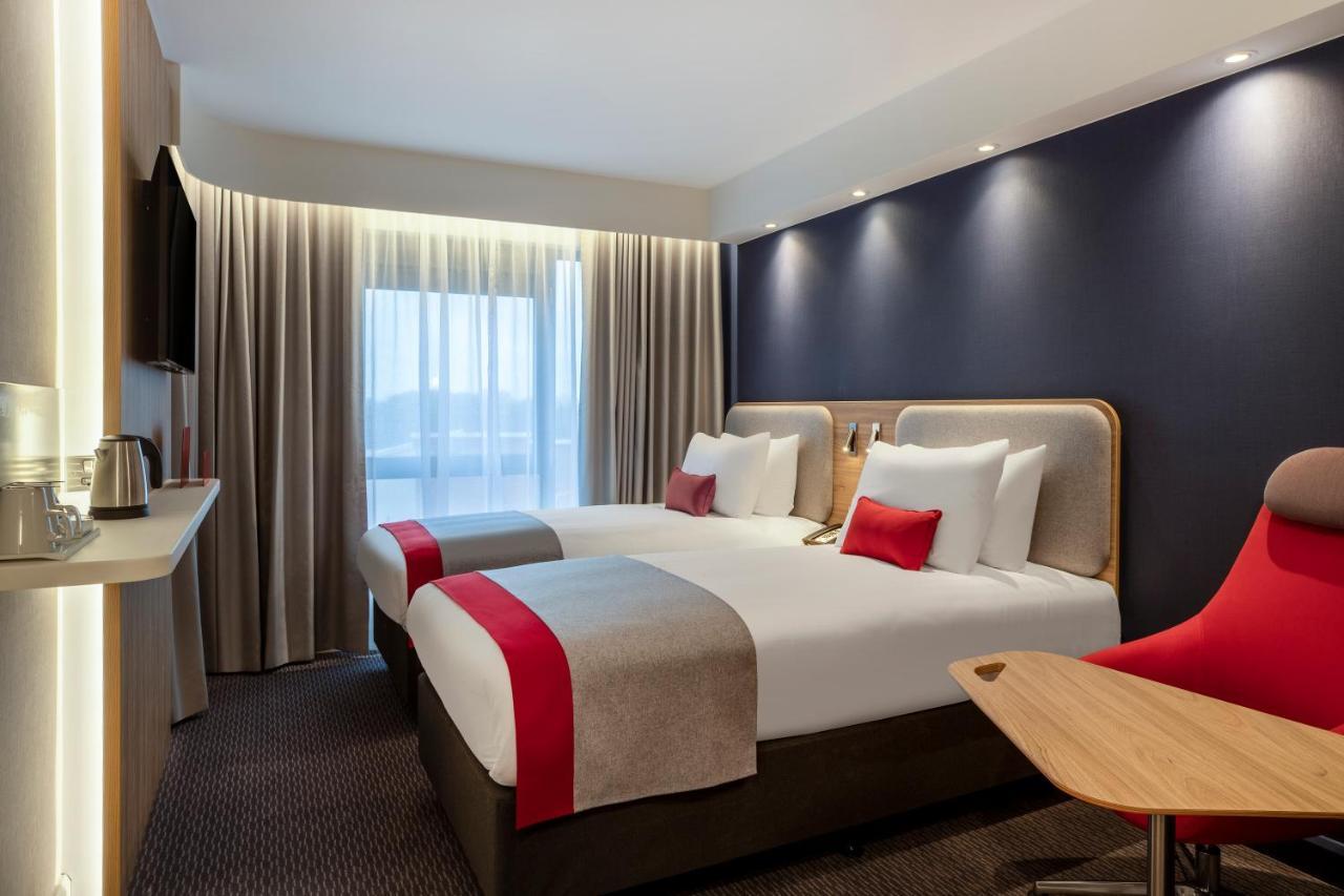 Holiday Inn Express Cambridge West - Cambourne By Ihg Zewnętrze zdjęcie