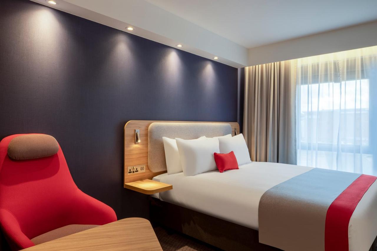 Holiday Inn Express Cambridge West - Cambourne By Ihg Zewnętrze zdjęcie