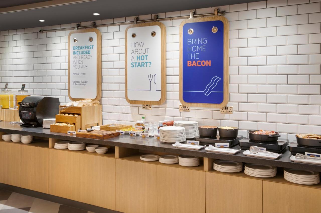 Holiday Inn Express Cambridge West - Cambourne By Ihg Zewnętrze zdjęcie