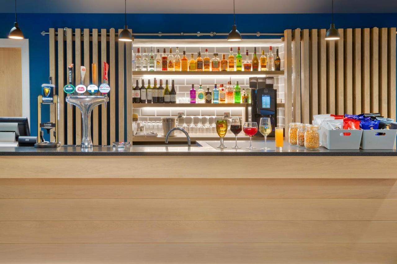 Holiday Inn Express Cambridge West - Cambourne By Ihg Zewnętrze zdjęcie