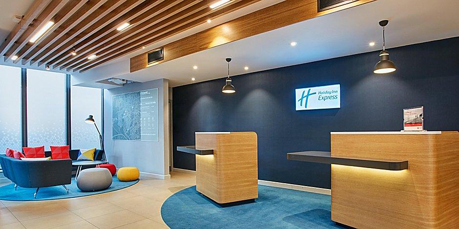 Holiday Inn Express Cambridge West - Cambourne By Ihg Zewnętrze zdjęcie