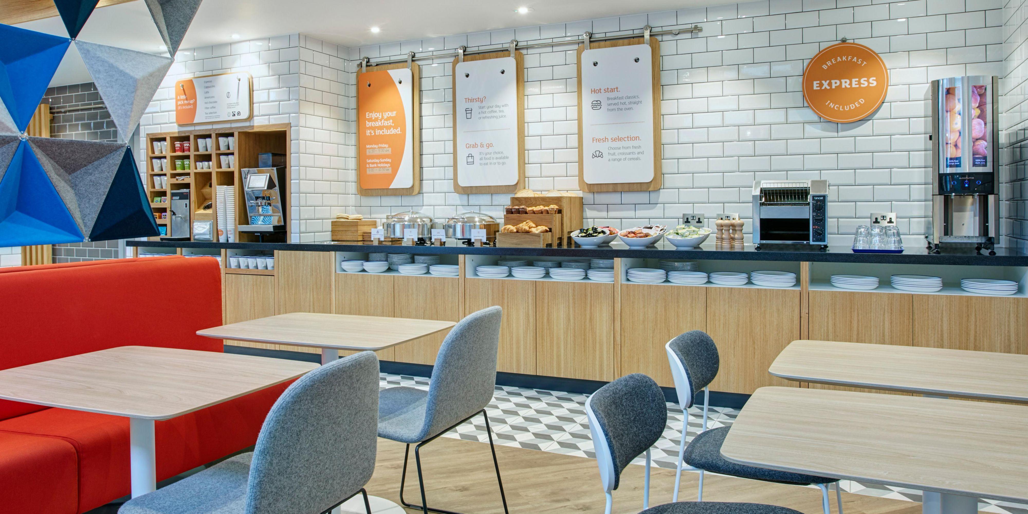 Holiday Inn Express Cambridge West - Cambourne By Ihg Zewnętrze zdjęcie