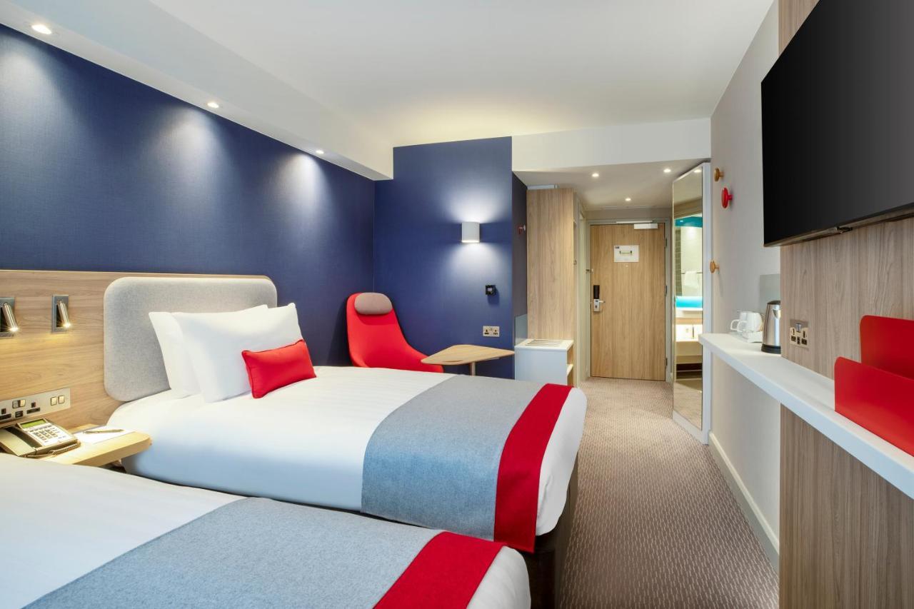 Holiday Inn Express Cambridge West - Cambourne By Ihg Zewnętrze zdjęcie